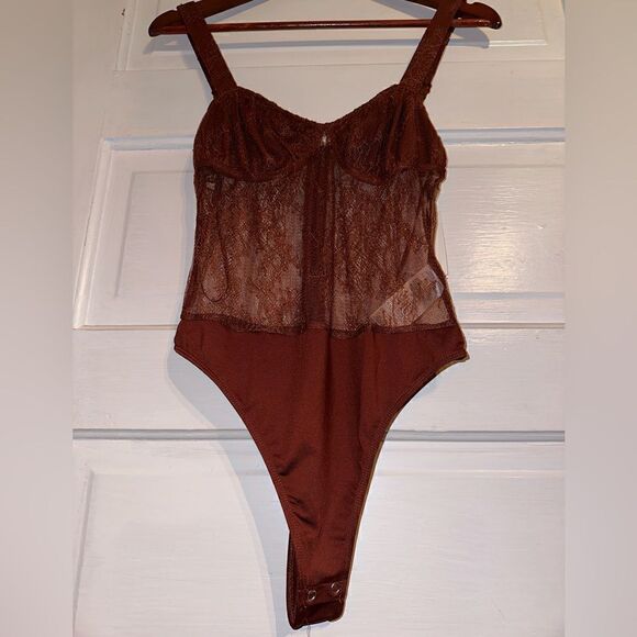 NWTs DANIELLE BERNSTEIN Lace Bodysuit Size 2 - Picture 3 of 10